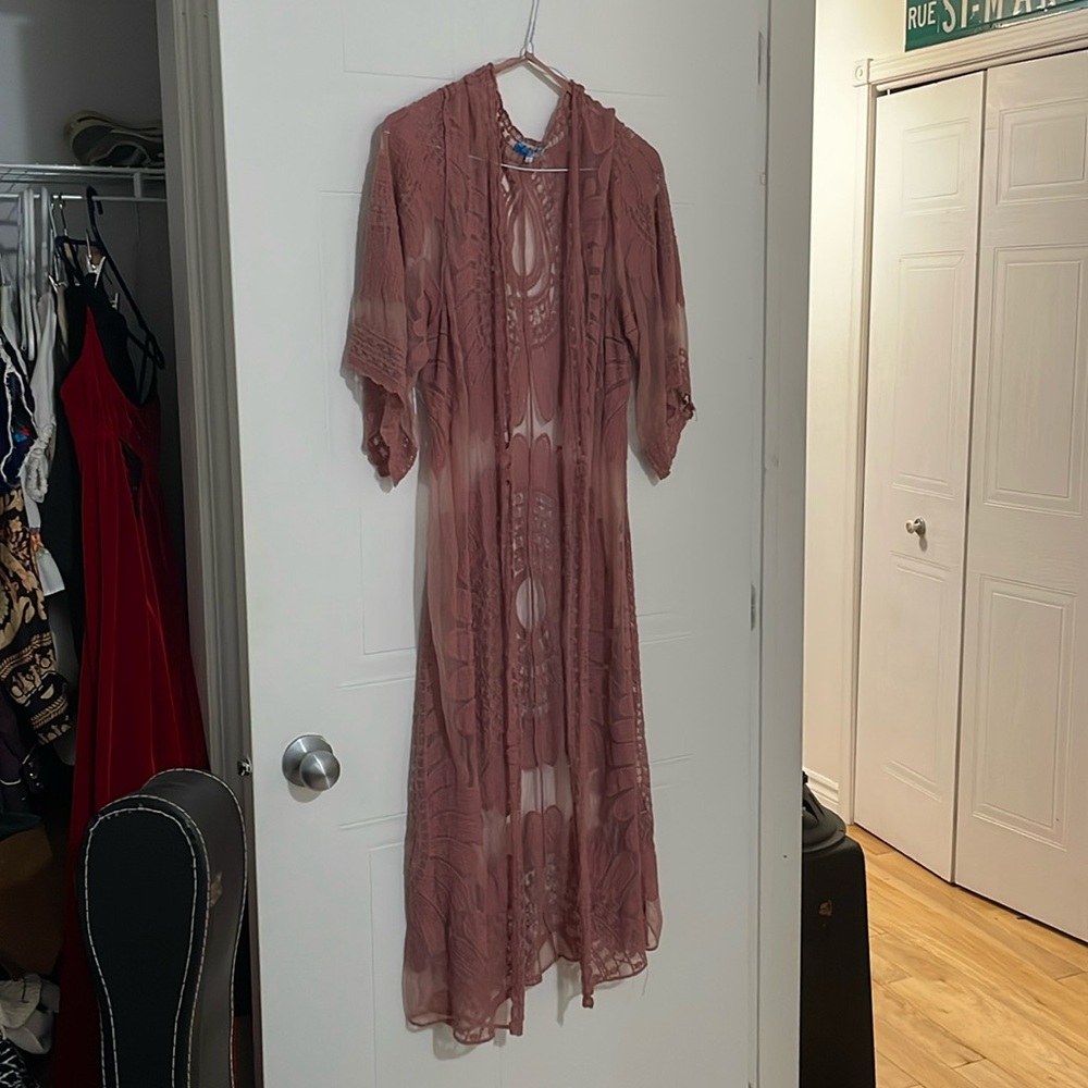 Boheme long lace dusty pink kimono light short sleeves see-through flower lace